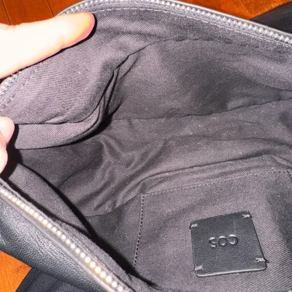 Black Crossbody Bag. COS. Excellent condition. - Picture 3 of 6